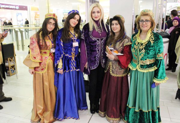 Праздник национального костюма в Баку -  ярмарка путешествий (ФОТО)