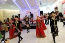 Праздник национального костюма в Баку -  ярмарка путешествий (ФОТО)