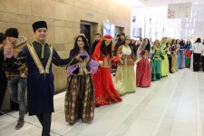 Праздник национального костюма в Баку -  ярмарка путешествий (ФОТО)
