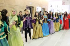 Праздник национального костюма в Баку -  ярмарка путешествий (ФОТО)