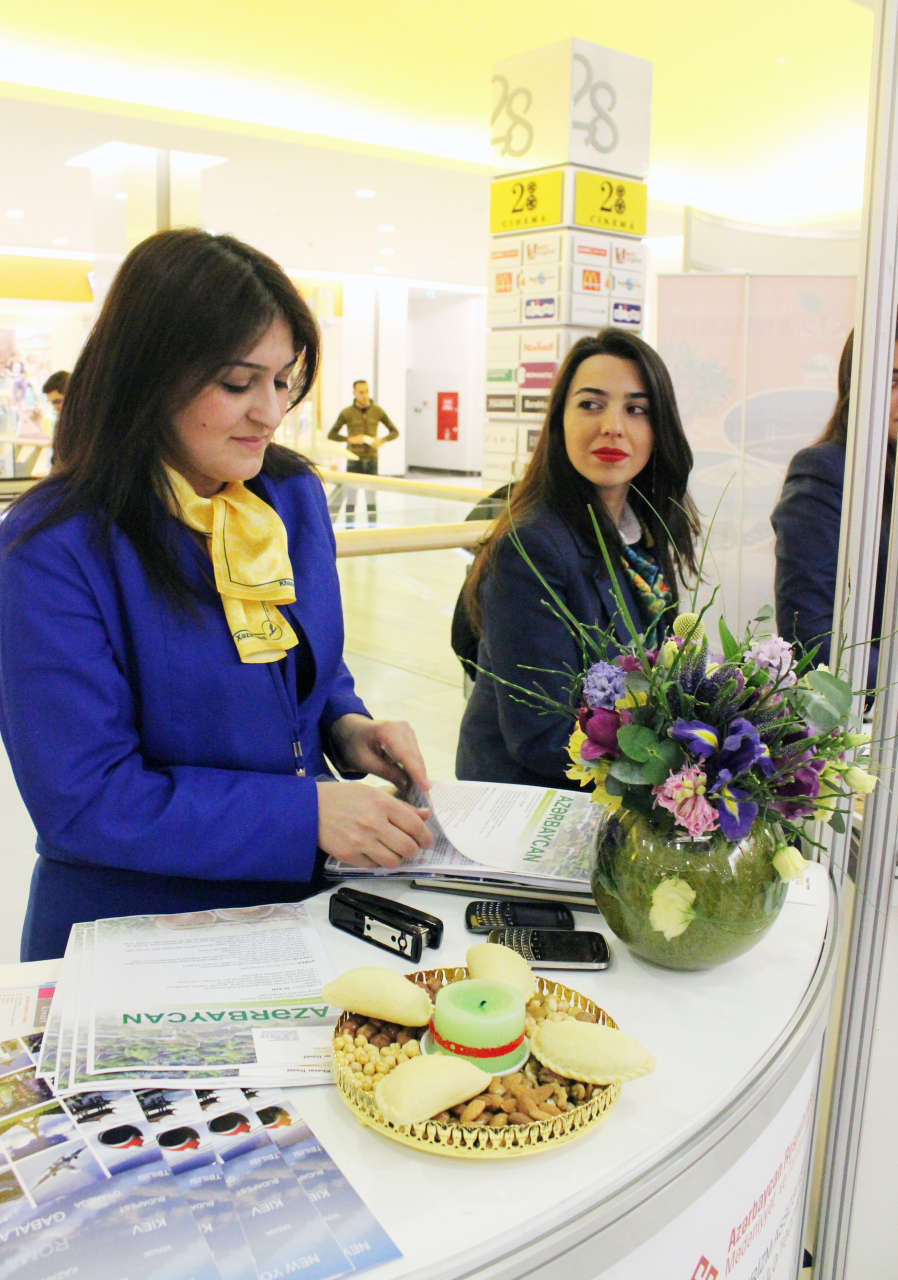 Праздник национального костюма в Баку -  ярмарка путешествий (ФОТО)