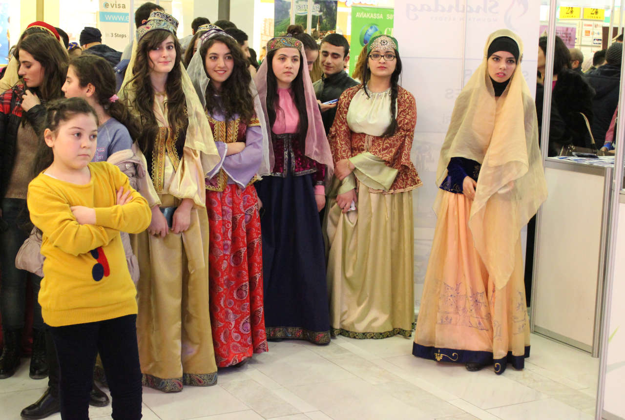 Праздник национального костюма в Баку -  ярмарка путешествий (ФОТО)
