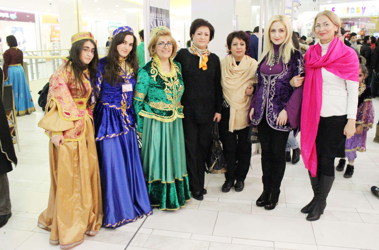 Праздник национального костюма в Баку -  ярмарка путешествий (ФОТО)