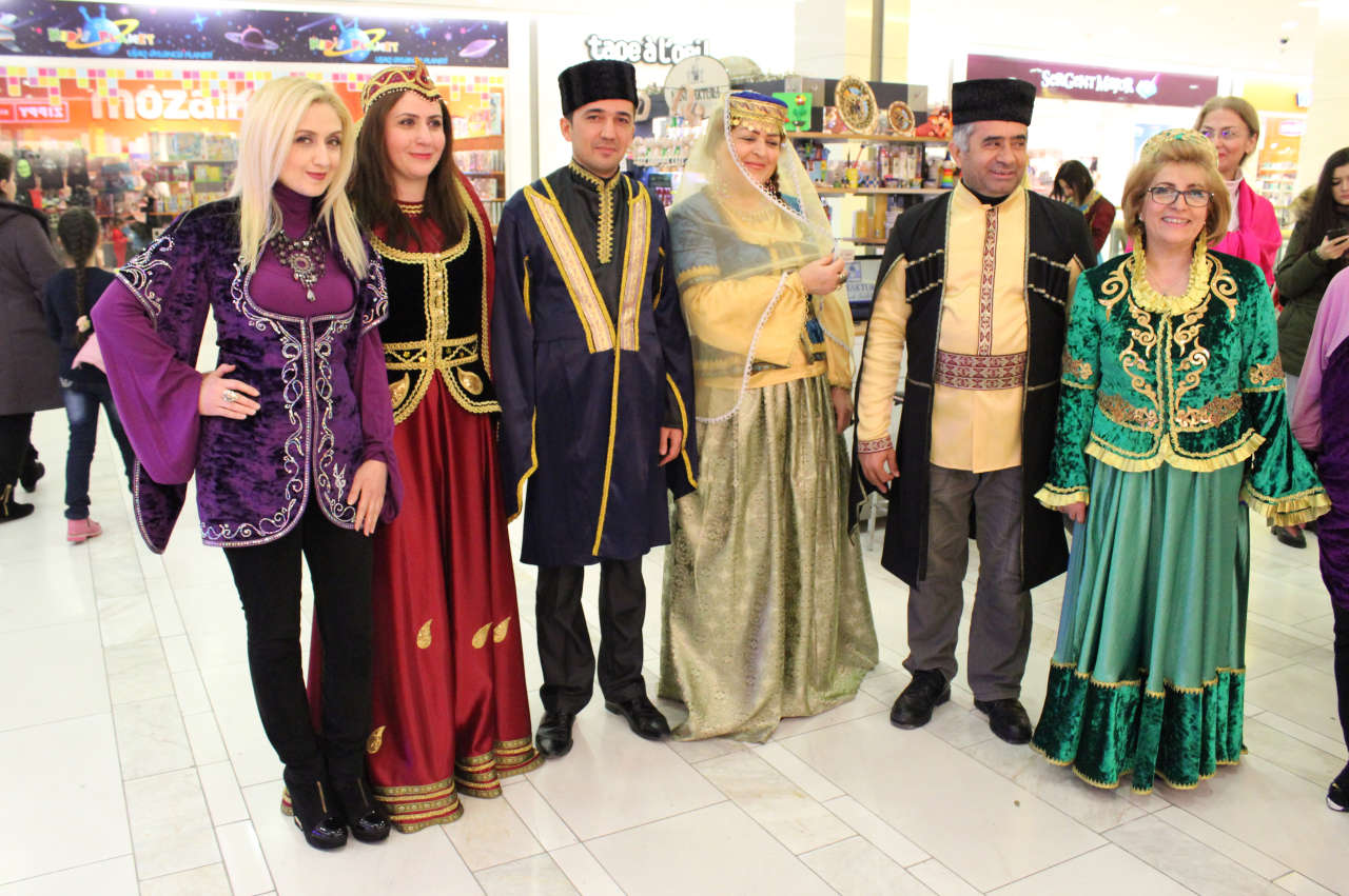 Праздник национального костюма в Баку -  ярмарка путешествий (ФОТО)