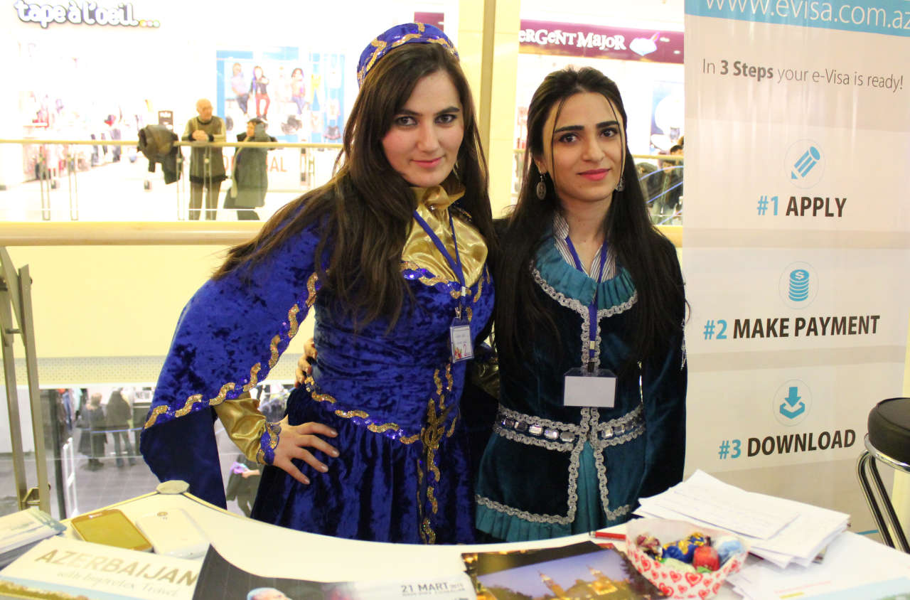 Праздник национального костюма в Баку -  ярмарка путешествий (ФОТО)