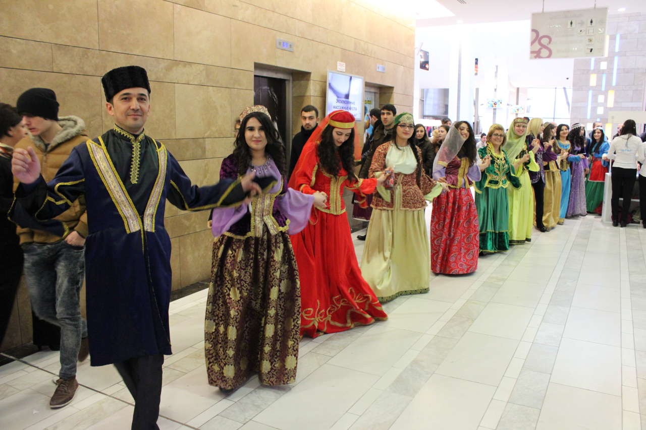 Праздник национального костюма в Баку -  ярмарка путешествий (ФОТО)