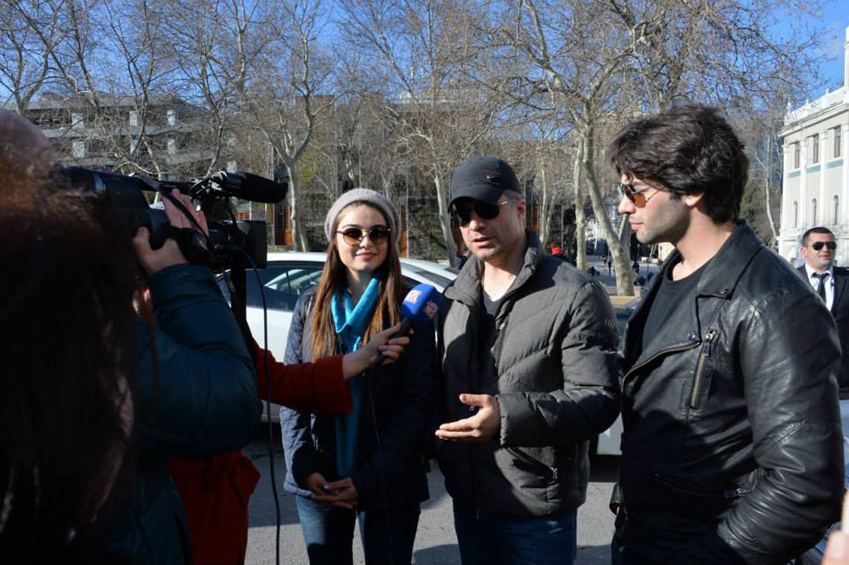 Турецкие звезды Озджан Дениз, Шюкрю Озйылдыз и Айча Айшин Туран приехали в Баку (ФОТО)