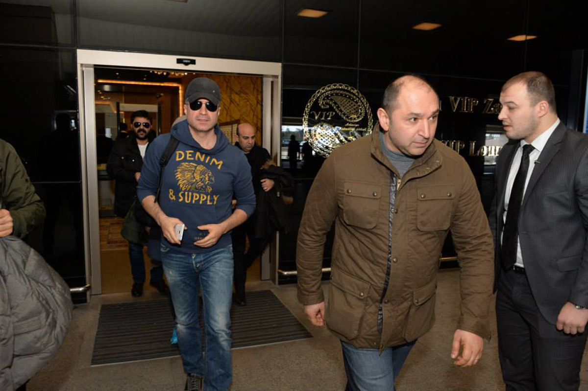 Турецкие звезды Озджан Дениз, Шюкрю Озйылдыз и Айча Айшин Туран приехали в Баку (ФОТО)