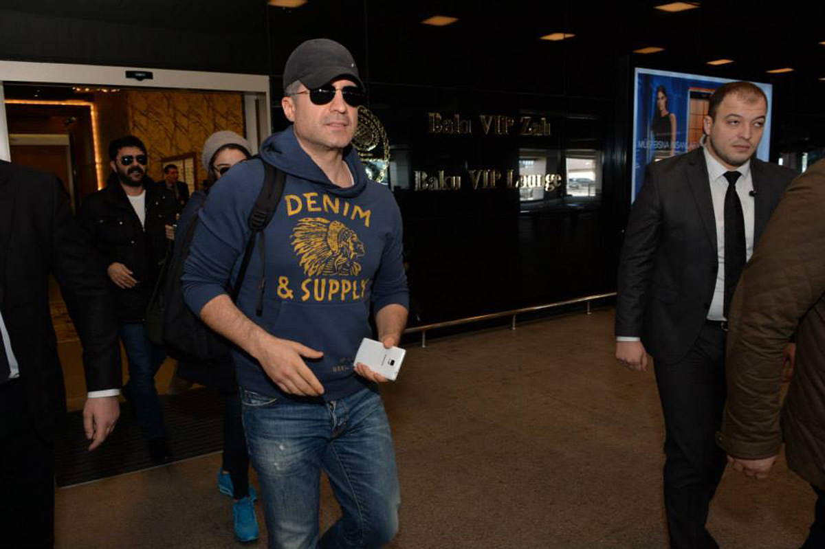 Турецкие звезды Озджан Дениз, Шюкрю Озйылдыз и Айча Айшин Туран приехали в Баку (ФОТО)