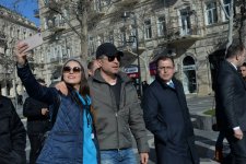 Турецкие звезды Озджан Дениз, Шюкрю Озйылдыз и Айча Айшин Туран приехали в Баку (ФОТО)