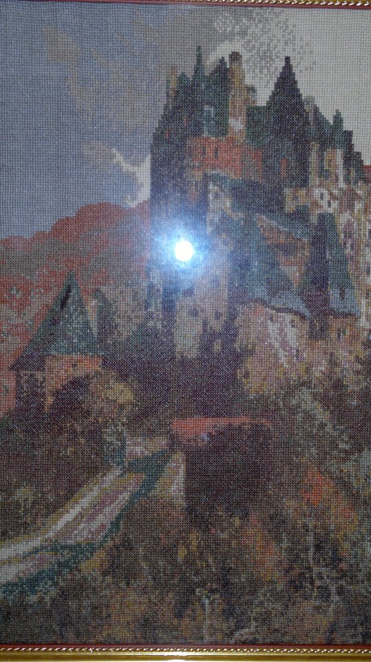 Кенуль Исмайлова с диагнозом ДЦП творит свои шедевры: "Главное - никогда не унывать" (ФОТО)