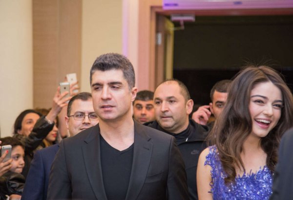 Озджан Дениз и Шюкрю Озйылдыз покорили сердца бакинских поклонниц (ВИДЕО-ФОТО)