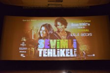 Озджан Дениз и Шюкрю Озйылдыз покорили сердца бакинских поклонниц (ВИДЕО-ФОТО)