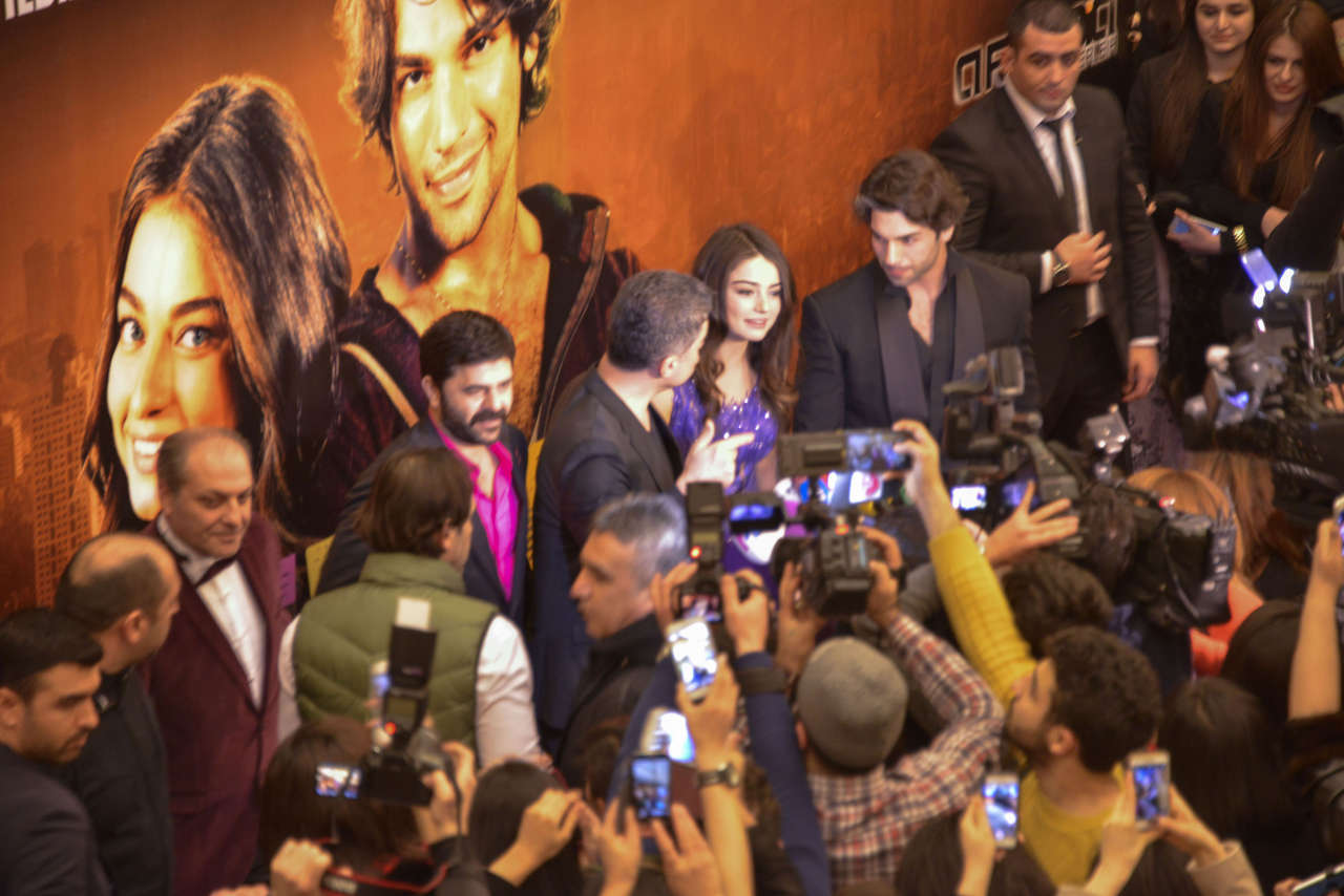 Озджан Дениз и Шюкрю Озйылдыз покорили сердца бакинских поклонниц (ВИДЕО-ФОТО)