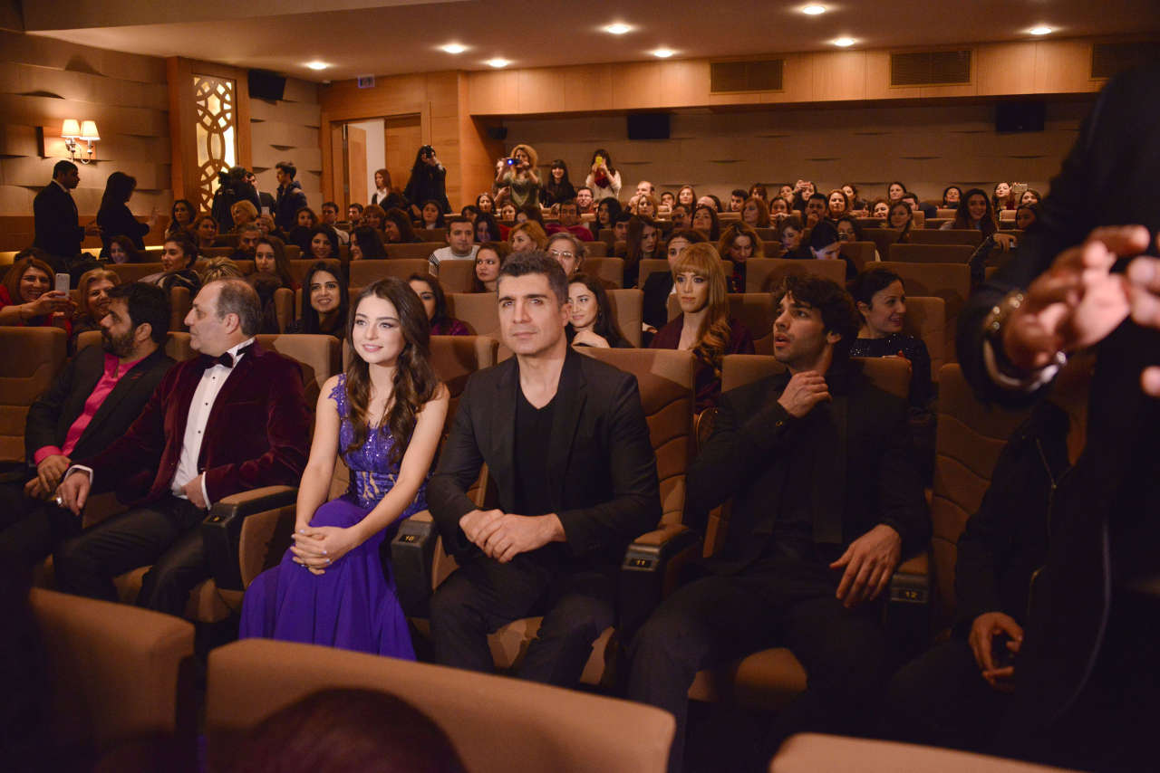 Озджан Дениз и Шюкрю Озйылдыз покорили сердца бакинских поклонниц (ВИДЕО-ФОТО)