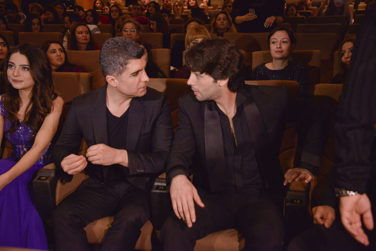 Озджан Дениз и Шюкрю Озйылдыз покорили сердца бакинских поклонниц (ВИДЕО-ФОТО)