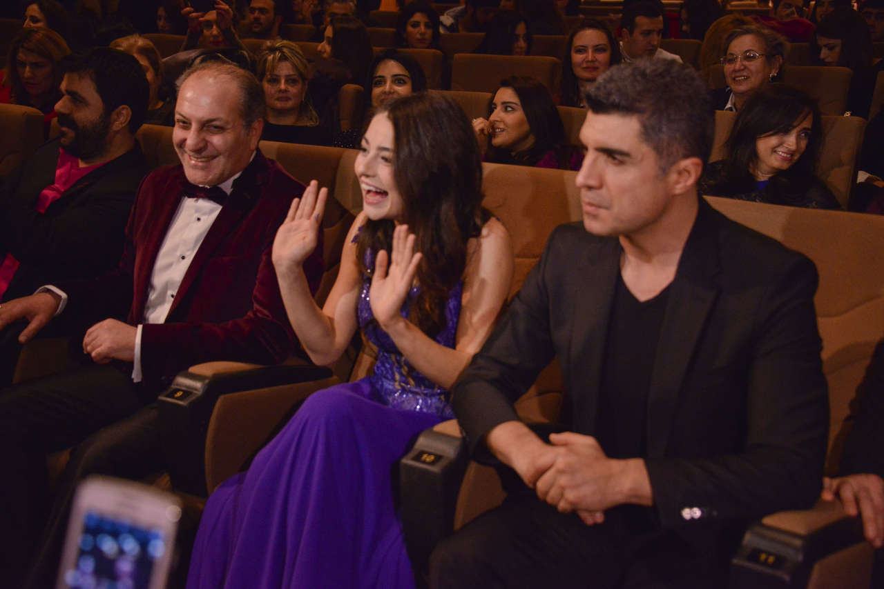 Озджан Дениз и Шюкрю Озйылдыз покорили сердца бакинских поклонниц (ВИДЕО-ФОТО)