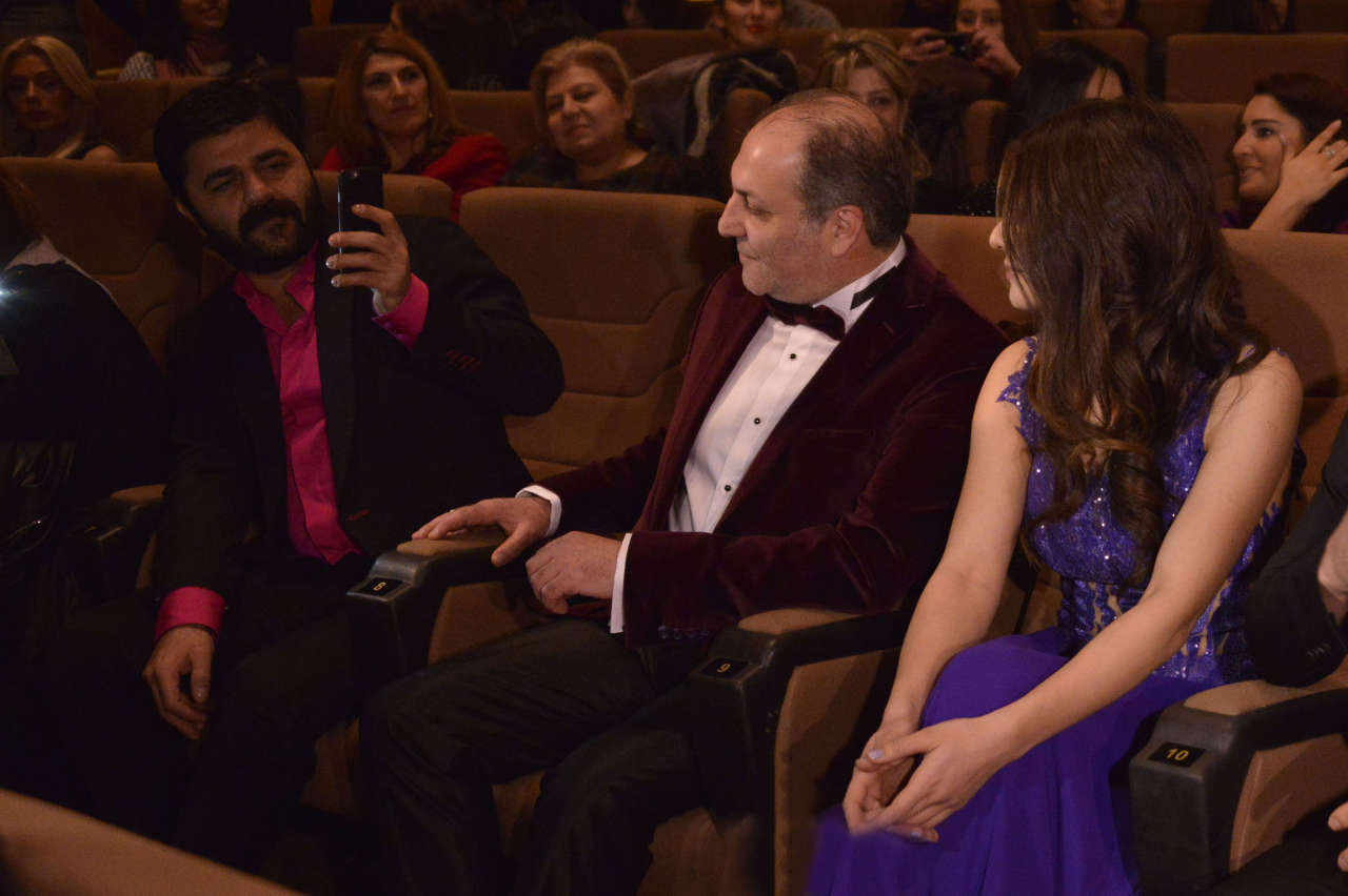 Озджан Дениз и Шюкрю Озйылдыз покорили сердца бакинских поклонниц (ВИДЕО-ФОТО)