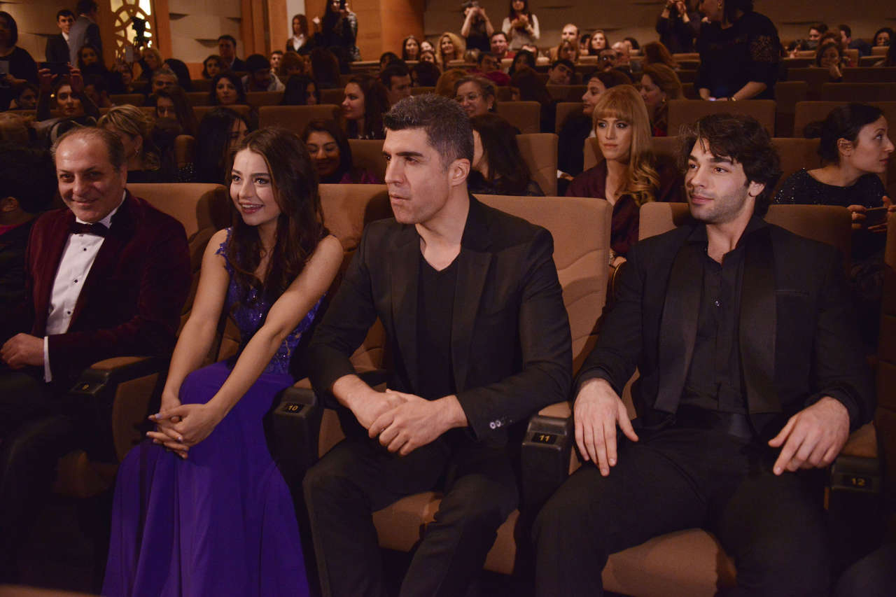 Озджан Дениз и Шюкрю Озйылдыз покорили сердца бакинских поклонниц (ВИДЕО-ФОТО)