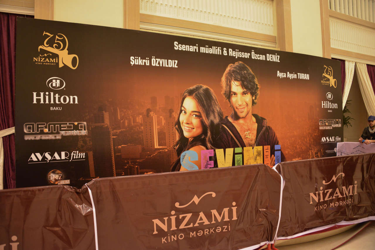 Озджан Дениз и Шюкрю Озйылдыз покорили сердца бакинских поклонниц (ВИДЕО-ФОТО)