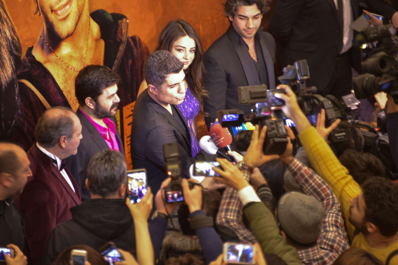 Озджан Дениз и Шюкрю Озйылдыз покорили сердца бакинских поклонниц (ВИДЕО-ФОТО)