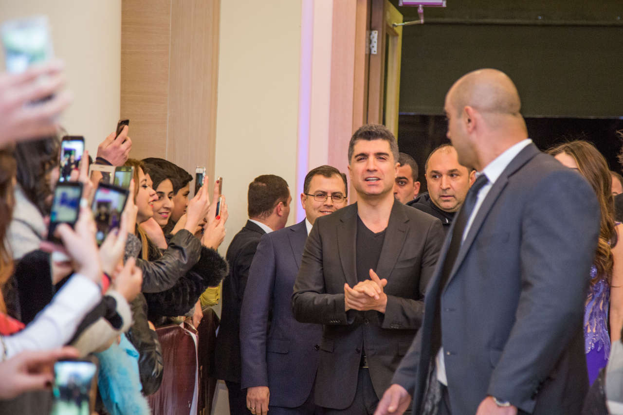 Озджан Дениз и Шюкрю Озйылдыз покорили сердца бакинских поклонниц (ВИДЕО-ФОТО)