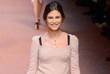 Модель с азербайджанскими корнями вышла на подиум в Милане беременной (ФОТО)