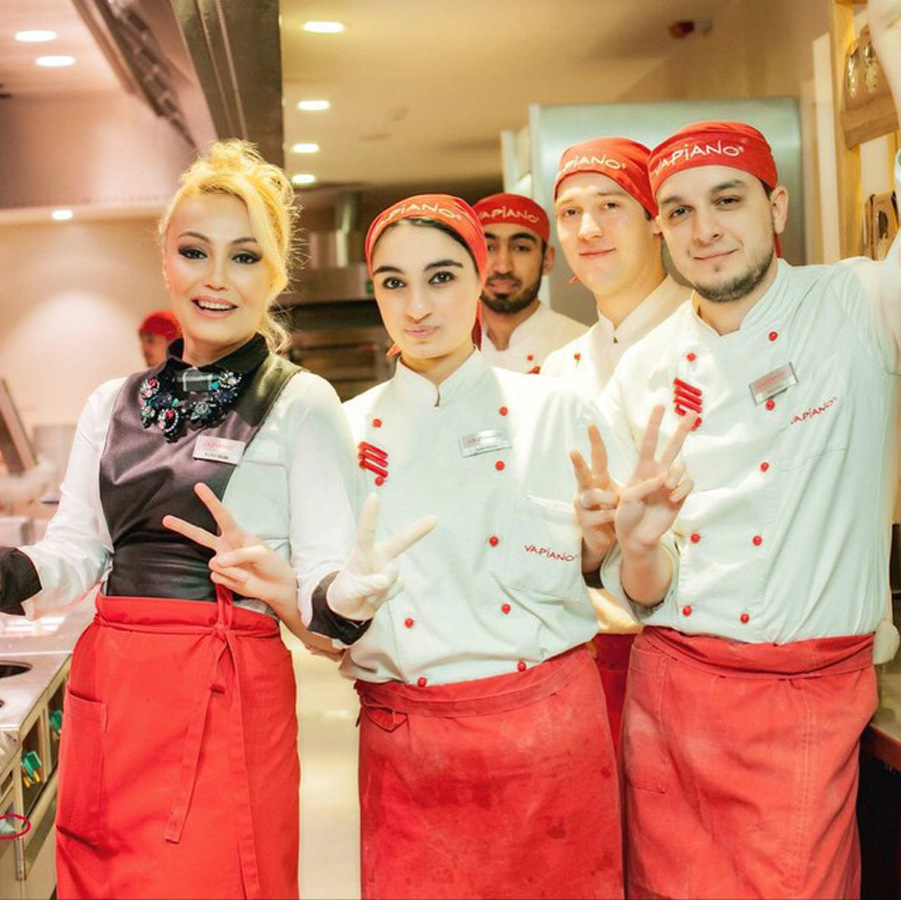 "Cook with the star" Нуры Сури удивил посетителей ресторана  (ФОТО)