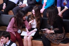 Азербайджанские сказки, или Селфи с телевизором (ФОТО)