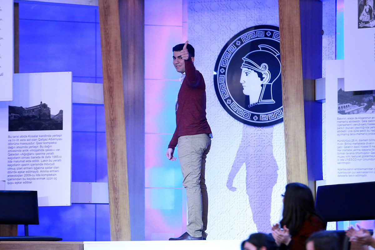 Азербайджанские сказки, или Селфи с телевизором (ФОТО)