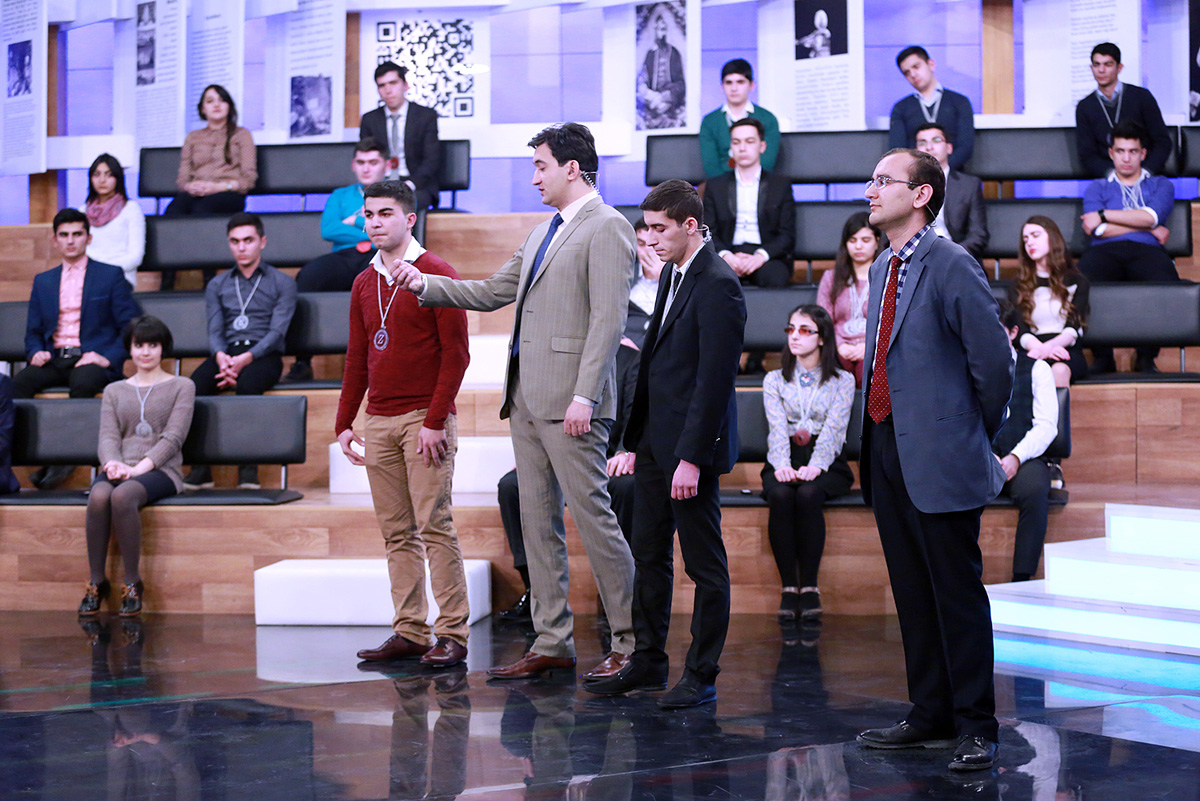 Азербайджанские сказки, или Селфи с телевизором (ФОТО)