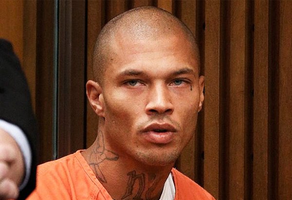 Самый привлекательный преступник начинает модельную карьеру в тюрьме