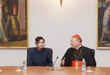 Первая леди Азербайджана встретилась в Ватикане с министром культуры Святого Престола (ФОТО)