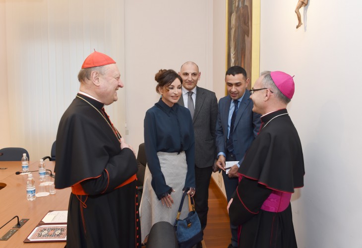 Первая леди Азербайджана встретилась в Ватикане с министром культуры Святого Престола (ФОТО)