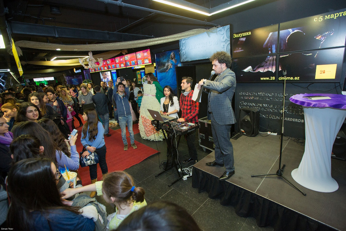 В Баку отметили 70-летие сказки "Золушка" премьерой (ФОТО)