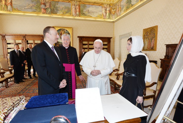 Президент Ильхам Алиев и его супруга  встретились в Ватикане с Папой Франциском (ФОТО)