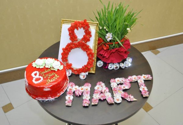 Необычный подарок от молодежи Агджабеди девушкам на 8 марта (ФОТО)