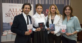 В Стамбуле презентованы книги Ганиры Пашаевой с участием турецких знаменитостей (ФОТО)