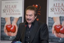 В Стамбуле презентованы книги Ганиры Пашаевой с участием турецких знаменитостей (ФОТО)