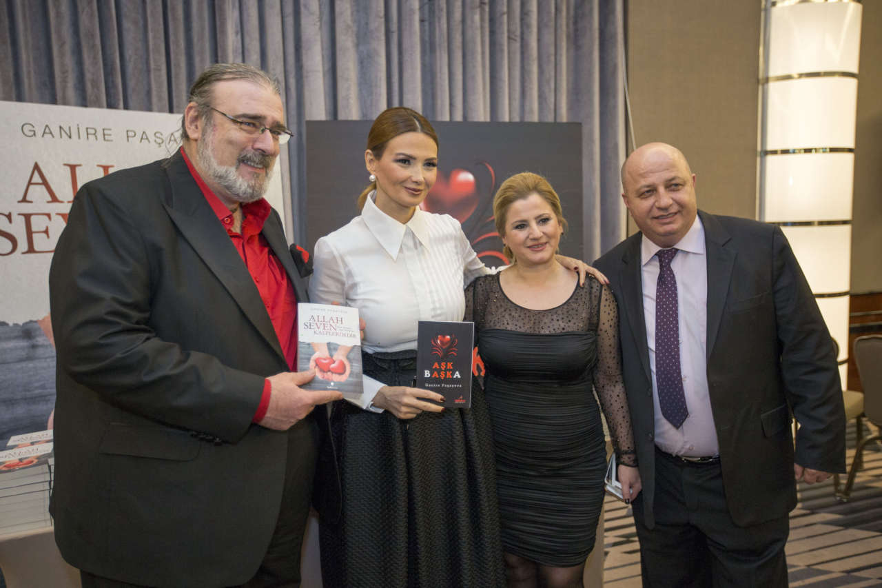 В Стамбуле презентованы книги Ганиры Пашаевой с участием турецких знаменитостей (ФОТО)