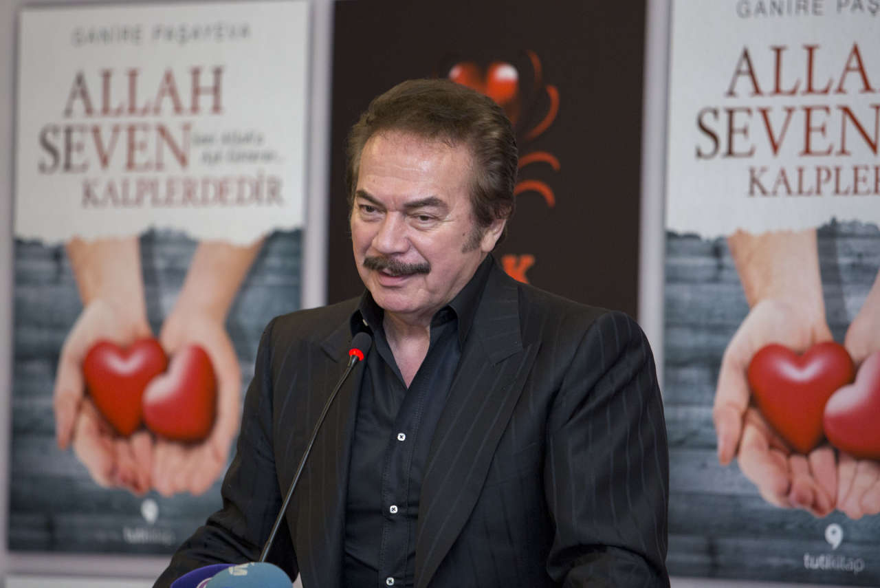 В Стамбуле презентованы книги Ганиры Пашаевой с участием турецких знаменитостей (ФОТО)