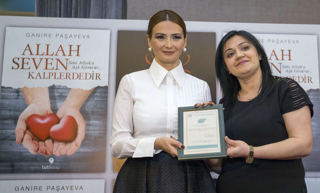 В Стамбуле презентованы книги Ганиры Пашаевой с участием турецких знаменитостей (ФОТО)