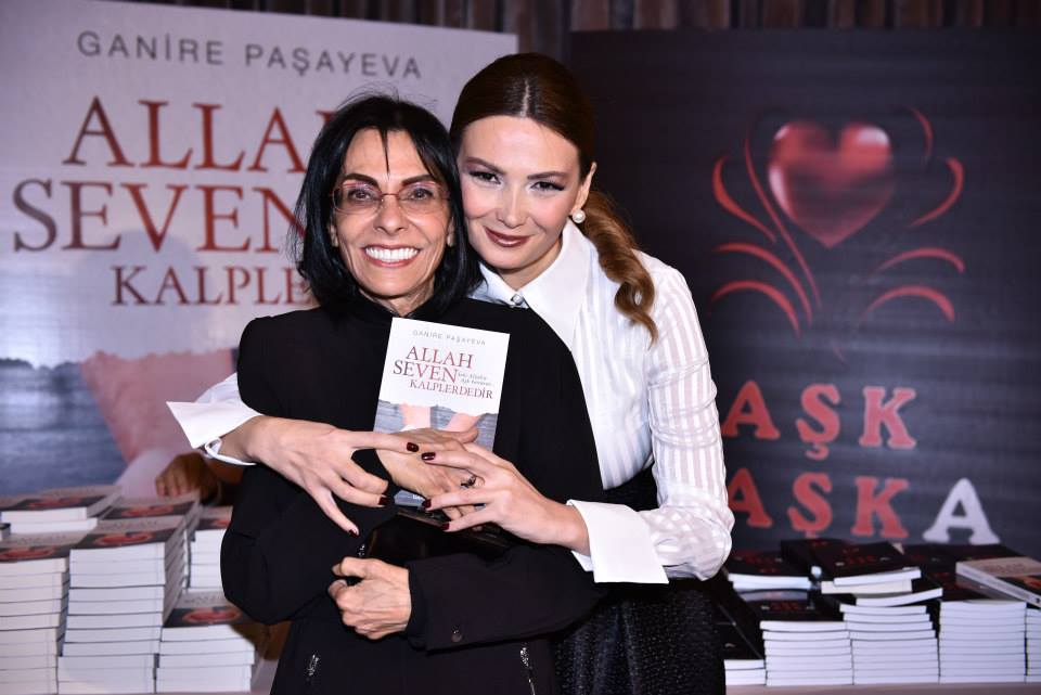 В Стамбуле презентованы книги Ганиры Пашаевой с участием турецких знаменитостей (ФОТО)