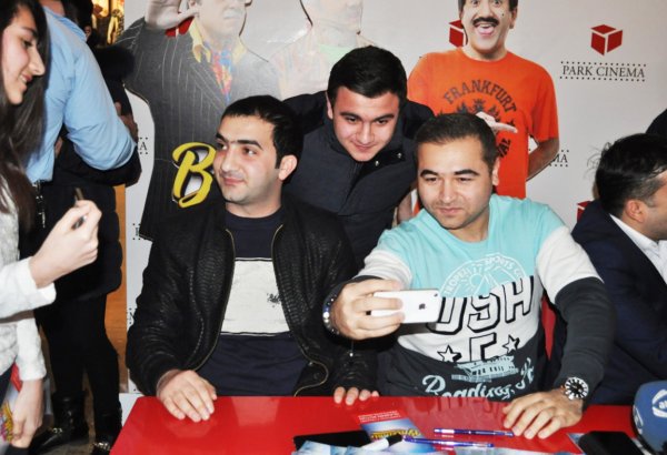 Илькин Гасани и Кенан М. М. раздали автографы (ФОТО)