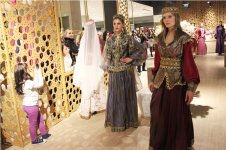 Волшебный вечер моды Гюльнары Халиловой – национальные и вечерние платья (ФОТО)