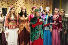 Волшебный вечер моды Гюльнары Халиловой – национальные и вечерние платья (ФОТО)