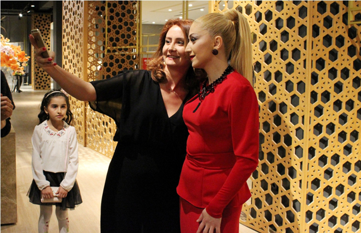 Волшебный вечер моды Гюльнары Халиловой – национальные и вечерние платья (ФОТО)