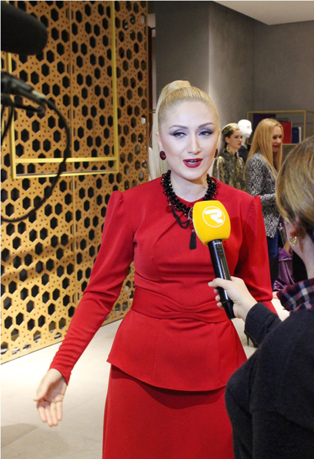 Волшебный вечер моды Гюльнары Халиловой – национальные и вечерние платья (ФОТО)