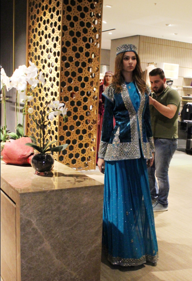 Волшебный вечер моды Гюльнары Халиловой – национальные и вечерние платья (ФОТО)