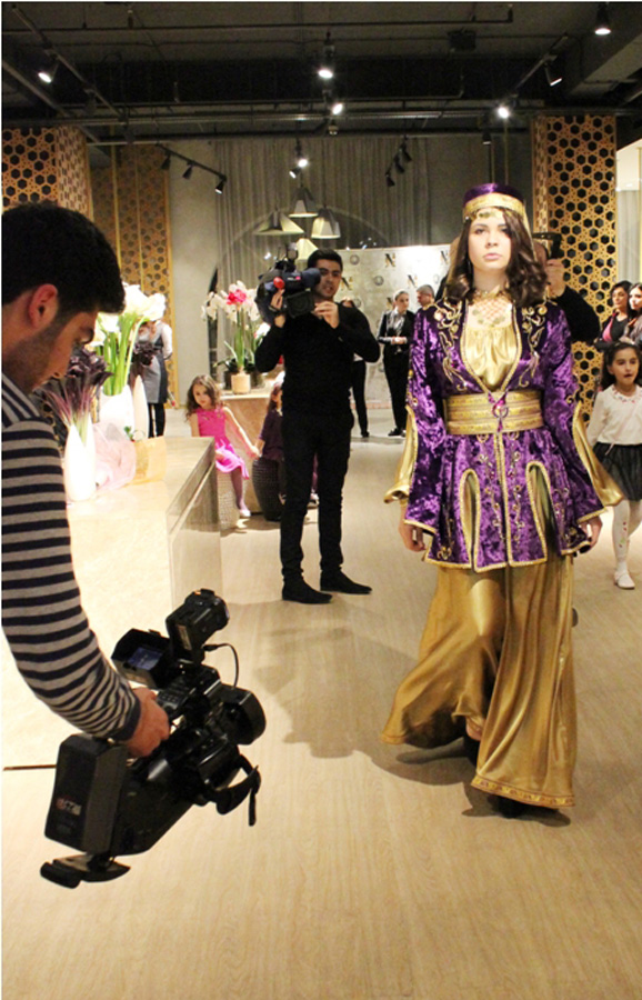 Волшебный вечер моды Гюльнары Халиловой – национальные и вечерние платья (ФОТО)